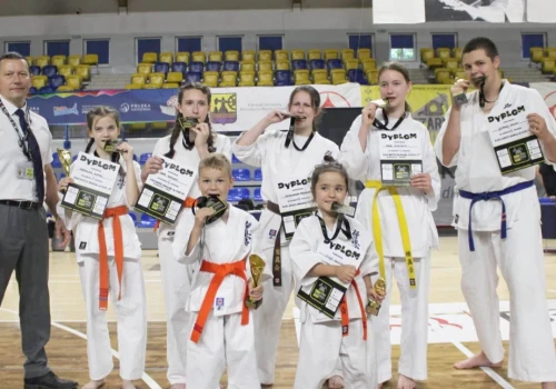 Siedem medali nyskich karateków