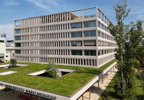 Gmach na Ochocie okrzyknięty najlepszym budynkiem 2025 roku. 