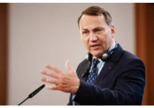 Sikorski sugeruje Bąkiewiczowi wizytę w Moskwie. 