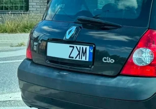Kierowca padł ofiarą żartu. Grozi mu srogi mandat