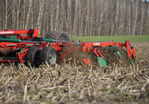 Wydajna 5-metrowa brona talerzowa Agro-Masz Fox na naszych pokazach „Żniwa i siew”
