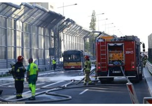 Pożar autobusu w Warszawie. Ruch w kierunku Pragi wstrzymany