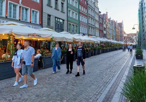 Turysta skarży się na ceny nad morzem, a eksperci wyjaśniają wzrost. 