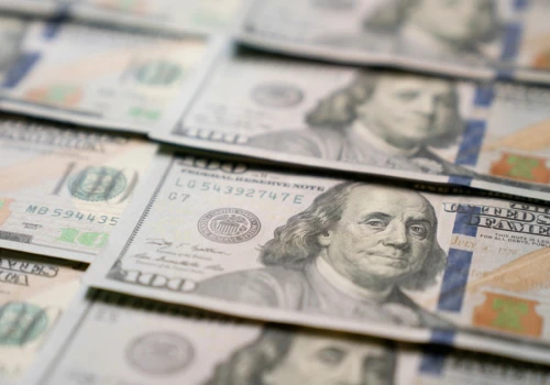 Fed wstrzymuje się ze stopami, ale zapowiada ruch. Oto jak zareagował dolar