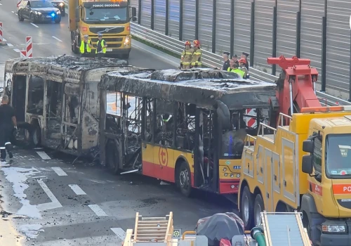 Czarny dym nad warszawską Pragą. Spłonął miejski autobus gazowy