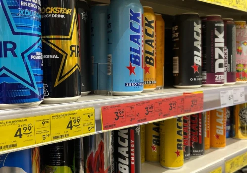 Napoje i energetyki zdrożeją. Rząd dokręca śrubę producentom