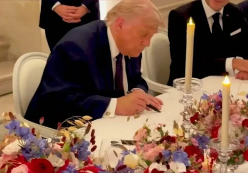 Porozumienie USA-Iran na ostatniej prostej. Trump podpisał je w Wersalu