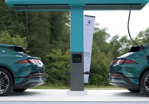 Geely uderza w BYD-a. Na celowniku 9-minutowe ładowanie