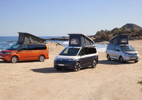 VW California 2026. Hybryda plug-in i aplikacja smart zmieniają zasady caravaningu!