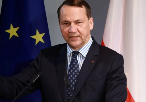 Deportacje Ukraińców po incydentach. Sikorski: Przebywanie w Polsce jest przywilejem