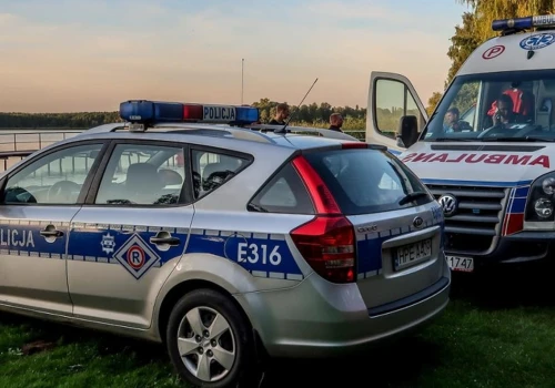 Ciało mężczyzny dryfowało na jeziorze. Służby wyjaśniają okoliczności tragedii
