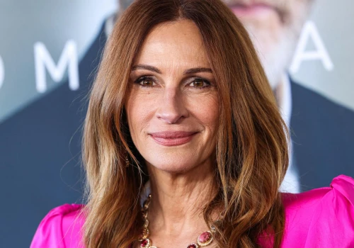 Garnitur to jej znak rozpoznawczy od 35 lat. Teraz Julia Roberts nosi go z szortami bermuda