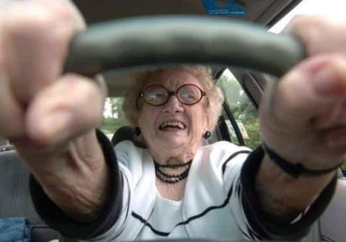 Illinois zmienia zasady odnawiania prawa jazdy dla seniorów