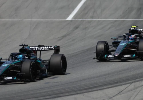 Mercedes postawi na polecenia zespołowe? Hamilton depcze po piętach