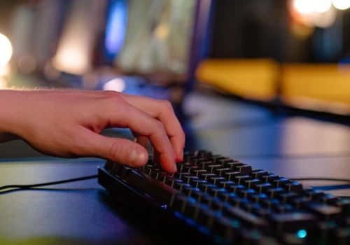 Koniec promowania patologii w internecie. Sejm zakazał patostreamów
