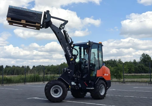 Kubota wchodzi w nowy segment. Sprawdziliśmy, co potrafią i ile kosztują jej ładowarki