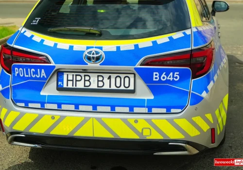 Wypadek. Motocyklista uderzył w drzewo