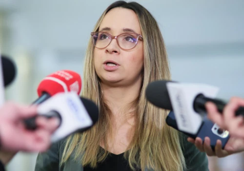 Zawisza o ekspresowej ustawie ws. zarobków lekarzy: pisana na kolanie, dziurawa jak sito