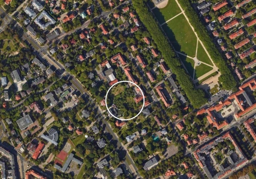 Miasto sprzedaje działkę przy Jasnych Błoniach, mimo sprzeciwu mieszkańców