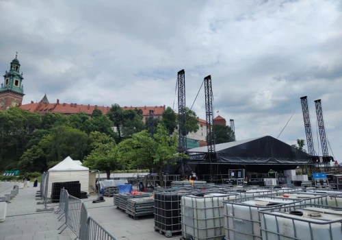 Pod Wawelem powstaje scena na Wianki 2026. Harmonogram koncertów