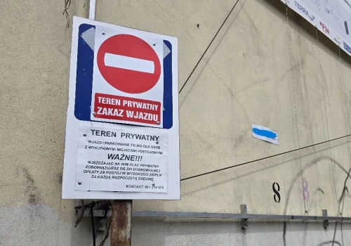 Uwaga przy ZUS-ie w Siedlcach. Ten plac nie jest już parkingiem!