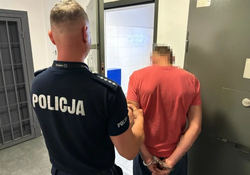 Kolejny atak na funkcjonariuszy publicznych. Agresor zatrzymany przez policjantów z Rakoniewic