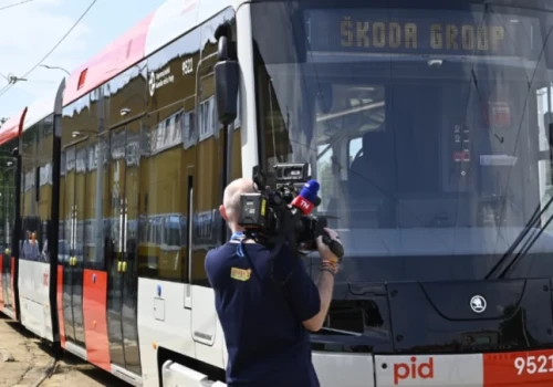 Do Wrocławia przyjechał najnowocześniejszy tramwaj Europy. Cały na biało