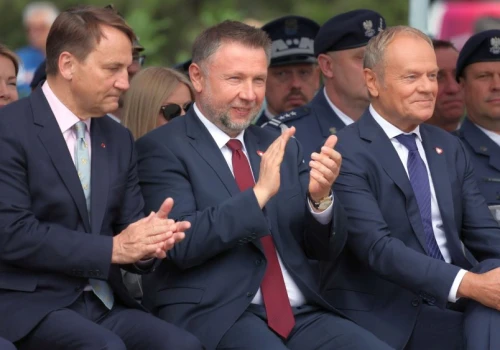 Ile zarabia prezydent i poseł? Idzie podwyżka: prezydent 813+, urzędnik 180+