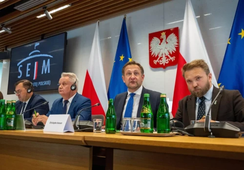 31,2 czy 45 mld euro dla Polski? Hansen tłumaczy, skąd ta różnica