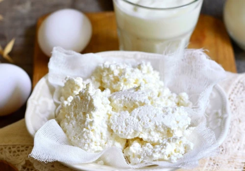 Ma mocny smak i bardzo cenny skład. Ten ser warto jeść po 60. roku życia