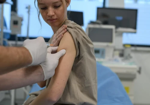 Rewelacyjne wyniki badań. Szczepienia zmniejszyły niemal do zera ryzyko śmierci z powodu groźnego nowotworu