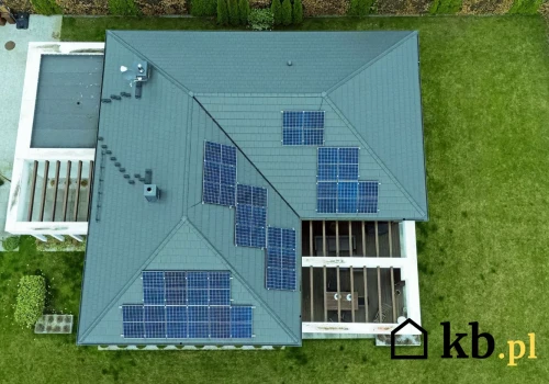 Panele miały produkować prąd przez dekady. Banalny problem zaczął po cichu zabierać energię