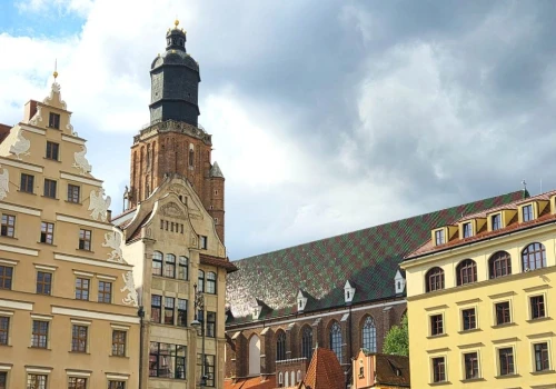 Turyści chętnie fotografują. Dawniej we Wrocławiu było miejscem wstydu