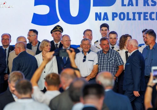 Pół wieku w powietrzu. Ośrodek Kształcenia Lotniczego Politechniki Rzeszowskiej opuściło ponad 1200 pilotów