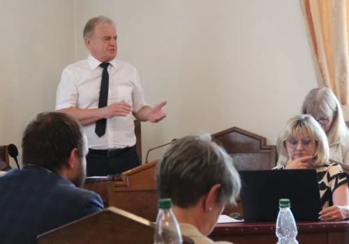 Rada Miejska Chojnowa przegłosowała absolutorium dla Burmistrza Jana Serkiesa