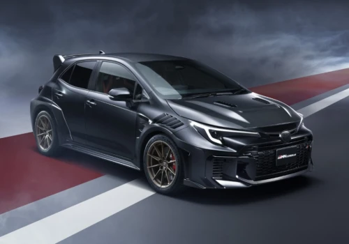 Toyota wyrzuciła tylną kanapę z Corroli i stworzyła potwora