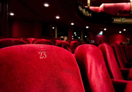 Zamiast nowej historii dostajemy nową etykietę. Widać, że Hollywood naprawdę wierzy w moc naklejek