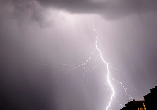Superkomórka burzowa wkroczyła nad Polskę. Alerty IMGW w 15 województwach