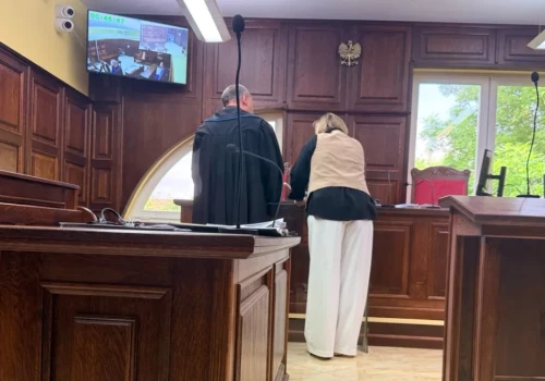 Fikcyjne faktury, prezenty dla burmistrza i komputer przywieziony z domu. Skazana urzędniczka zeznawała w sprawie Karbownika