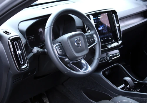 Raport Volvo obnaża grzechy polskich kierowców. Na liście telefon i prędkość