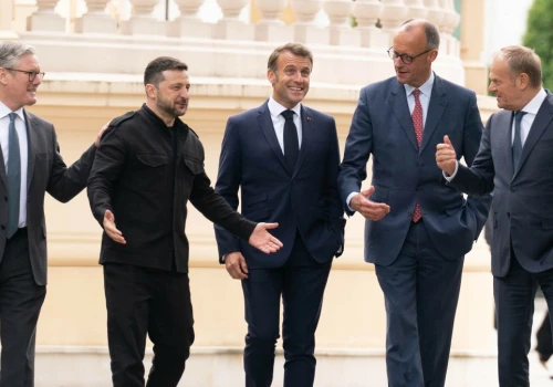 UE podzielona: Kto ma rozmawiać z Rosją? Tusk kontra Merz i Macron