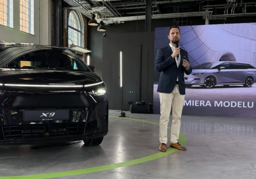 Xpeng X9, pierwsze wrażenia. Idealne auto dla mnie, dla prezesów i dla tych, którzy rozważali Mercedesa EQV