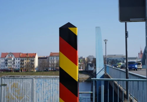 Niemiecki sąd cofa decyzję o odsyłaniu do Polski. Rząd bezradny, prasa grzmi o skandalu