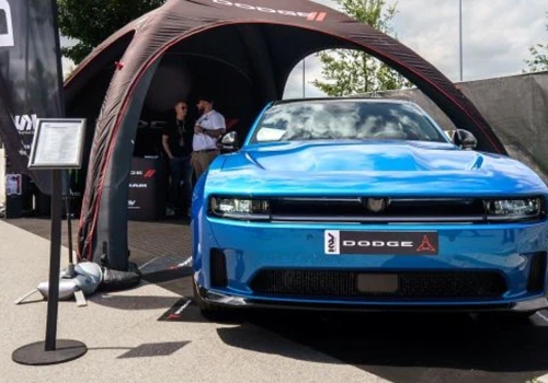 Nowy Dodge Charger po raz pierwszy pokazany publicznie w Europie. Elektryk i benzyna na MYLE Festival