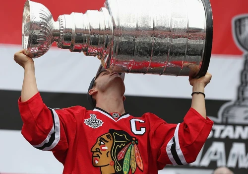 Trzy razy zdobył Puchar Stanleya. Legenda Chicago Blackhawks zakończyła karierę