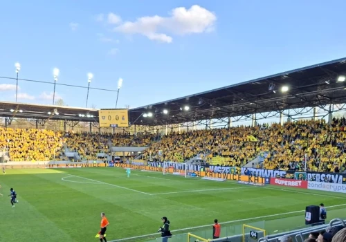 Murawa na stadionie miejskim została źle wykonana. Trzeba ją wymienić