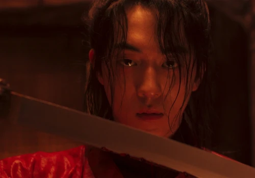 Nowy koreański serial Netflixa ma wszystko, czego chcą fani fantasy. Duchy, przeklęty pałac i wielki powrót Nam Joo-hyuka