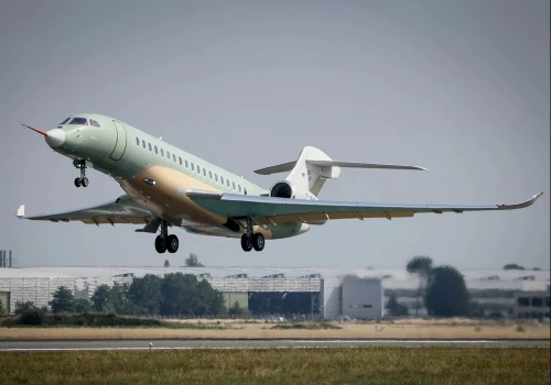 Dassault. Falcon 10X po raz pierwszy wzbił się w powietrze (zdjęcia)