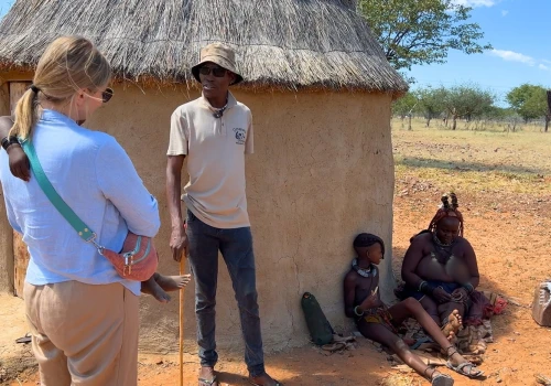 Te kobiety nie wyobrażają sobie nosić jeansów i zakrywać piersi. Odwiedziłam wioskę Himba