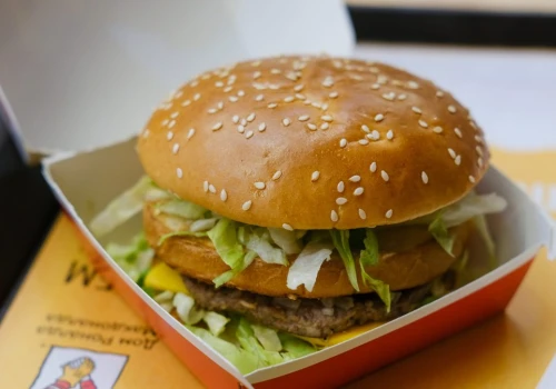 Cena Big Maca obrazuje, jak bogacili się Polacy. Ale pojawiają się rysy
